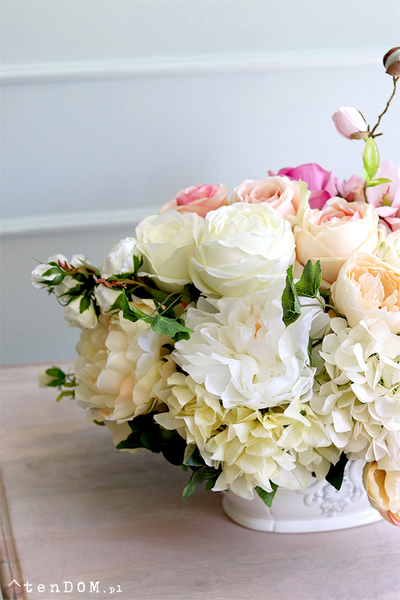 elegancka kompozycja kwiatowa, Queen Magnolia, wym.35x52cm