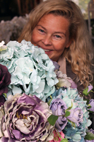 Pudrova kompozycja kwiatowa w wazonie Latina White, wys.80cm