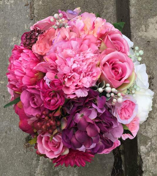 kompozycja kwiatowa Leokadia wys.32cm, szer. 32cm