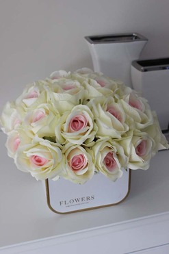 Milena, flowerbox / kompozycja kwiatowa / bukiet, wys.28cm