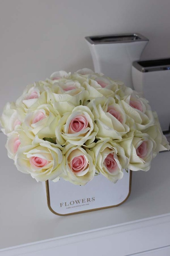 Milena, flowerbox / kompozycja kwiatowa / bukiet, wys.28cm
