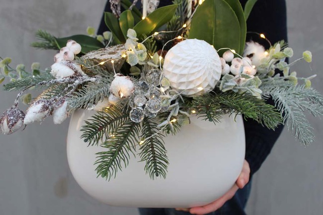 Glamour Winter, zimowy storczyk w białej eleganckiej donicy, wys.64cm