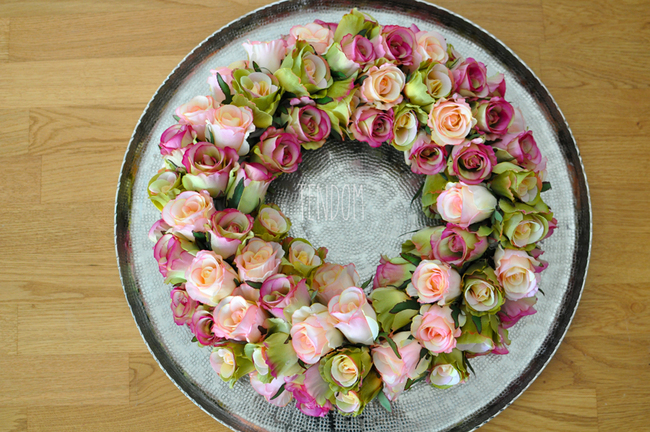 piękny wianek na drzwi Roses mniejszy, śr.33cm  