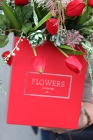 wiosenny flowerbox Łąka Tulipanów na walentynki, wys.35cm