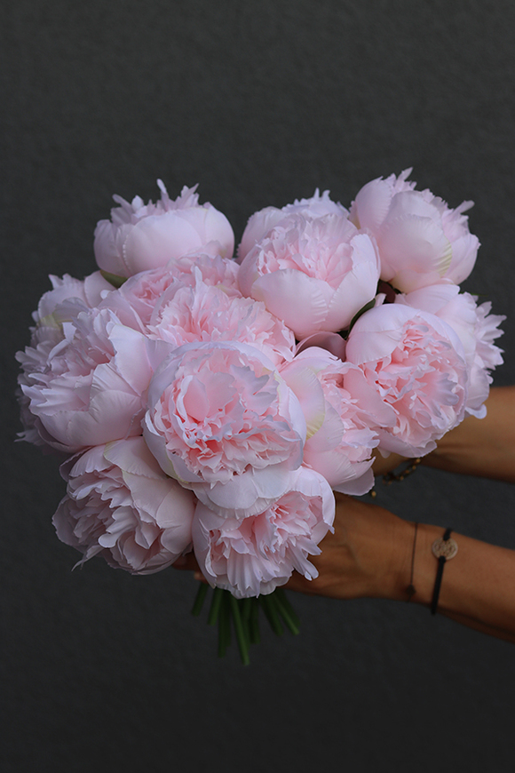 Aura, bukiet jasnoróżowych peonii wys.38cm