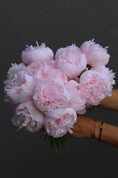 Aura, bukiet jasnoróżowych peonii wys.38cm