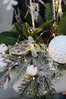 Glamour Winter, zimowy storczyk w białej eleganckiej donicy, wys.64cm