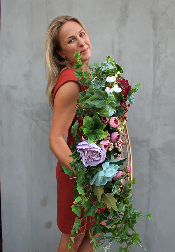 Martha, wypożyczenie kompozycji na złotym kole, śr.90cm/koło56cm