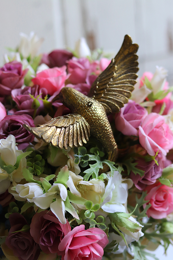 kompozycja kwiatowa w szarym naczyniu, Koliber, wys.36cm 