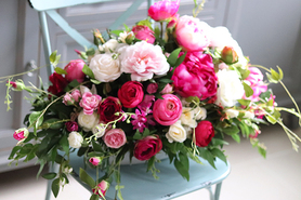 Walia, kompozycja jednostronna z peoniami, dł.60cm 