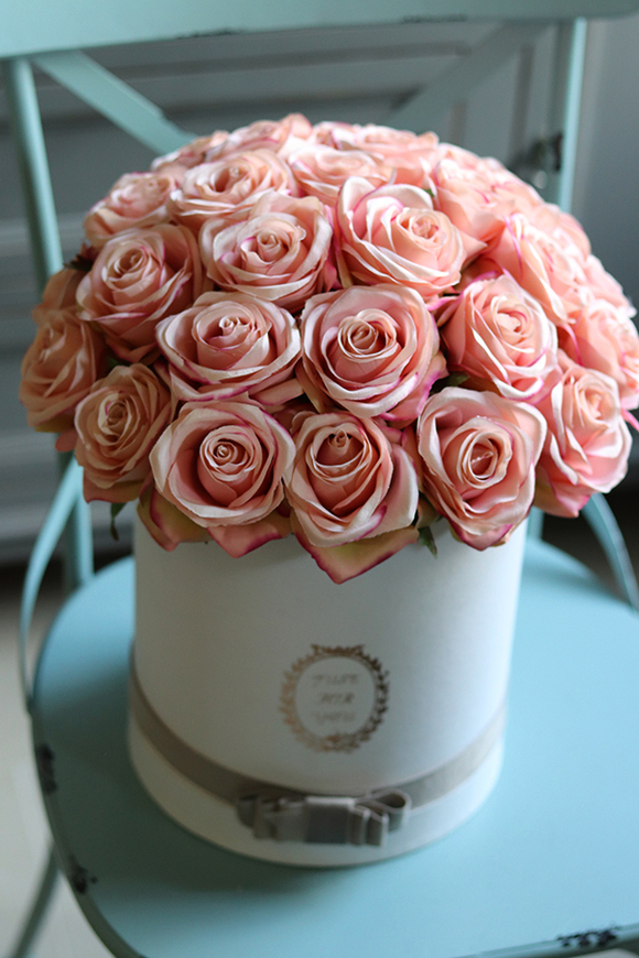 Benita, flowerbox różany z szarą aksamitką, wys.38cm 