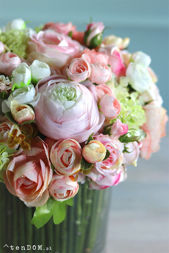 bogaty bukiet wiosennych kwiatów w szklanym wazonie, Hellissa 2, wys.30cm  