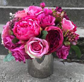 kompozycja kwiatowa Leokadia wys.32cm, szer. 32cm