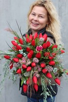 wiosenny flowerbox Łąka Tulipanów na walentynki, wys.35cm