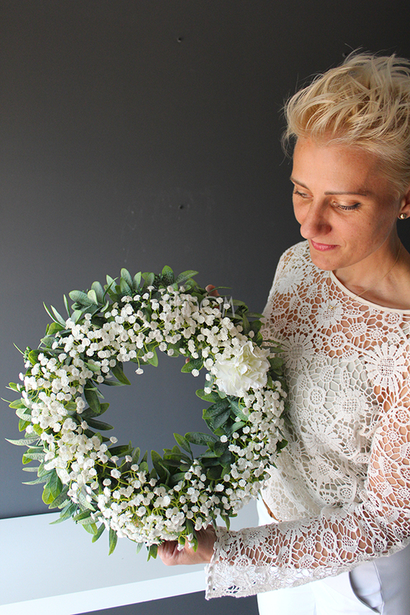 wianek dekoracyjny Biel Ślubna, śr.42cm