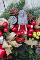 dziecięcy wianek na drzwi Domowe Laleczki, śr.27cm