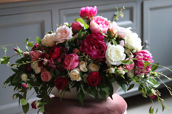 Walia, kompozycja jednostronna z peoniami, dł.60cm 