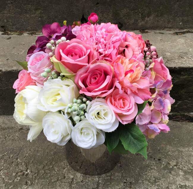 kompozycja kwiatowa Leokadia wys.32cm, szer. 32cm