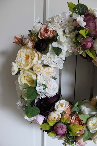 atrakcyjny gęsty wianek Caryca Katarzyna Indigo, śr.52cm  