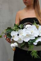 kompozycja kwiatowa Srebrna Dekoria w podłużnym naczyniu - łódce, dł.70cm