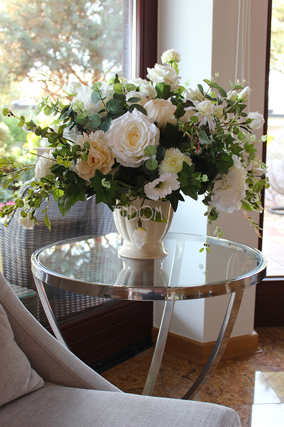 kompozycja kwiatowa / bukiet Creamosa na szafkę wys.50cm