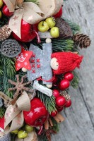 dziecięcy wianek na drzwi Domowe Laleczki, śr.27cm