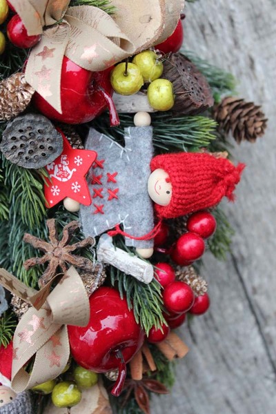 dziecięcy wianek na drzwi Domowe Laleczki, śr.27cm