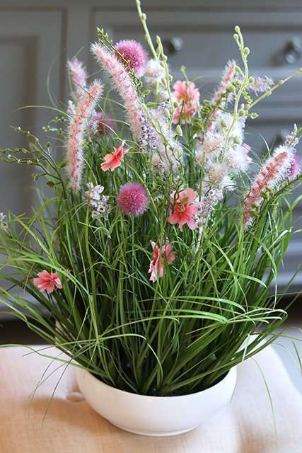 Salvatore Pink, wiosenna kompozycja traw i polnych kwiatów, wys.50cm