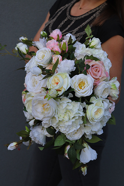 Delenata, kompozycja kwiatowa / bukiet w stylu glamour, wym. 40x35x50cm