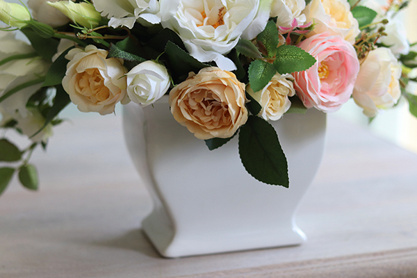 Delonato Traviata kwiatowa kompozycja, wys.32cm