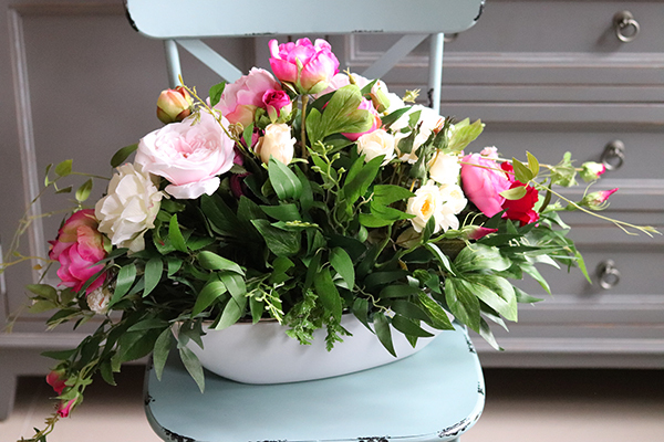 Walia, kompozycja jednostronna z peoniami, dł.60cm 