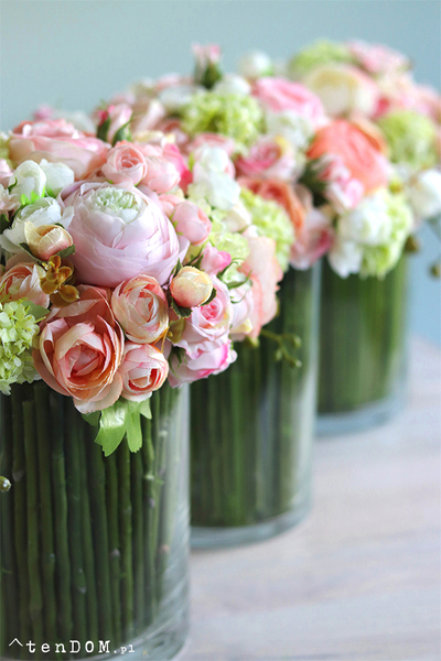 bogaty bukiet wiosennych kwiatów w szklanym wazonie, Hellissa 2, wys.30cm  