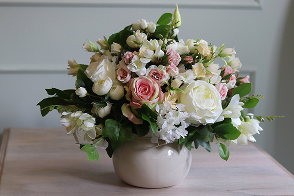 Jolino, bogata kompozycja kwiatowa na stół, wym.24x40cm