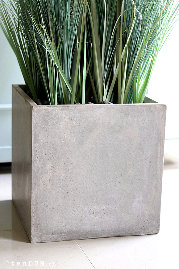 Concrete Square, wysokiej jakości sztuczna trawa w betonowej donicy, wys.100cm