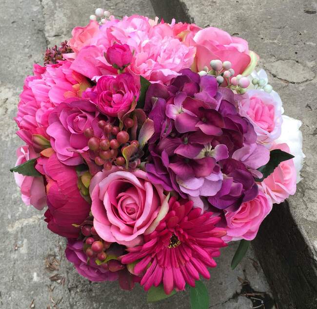 kompozycja kwiatowa Leokadia wys.32cm, szer. 32cm