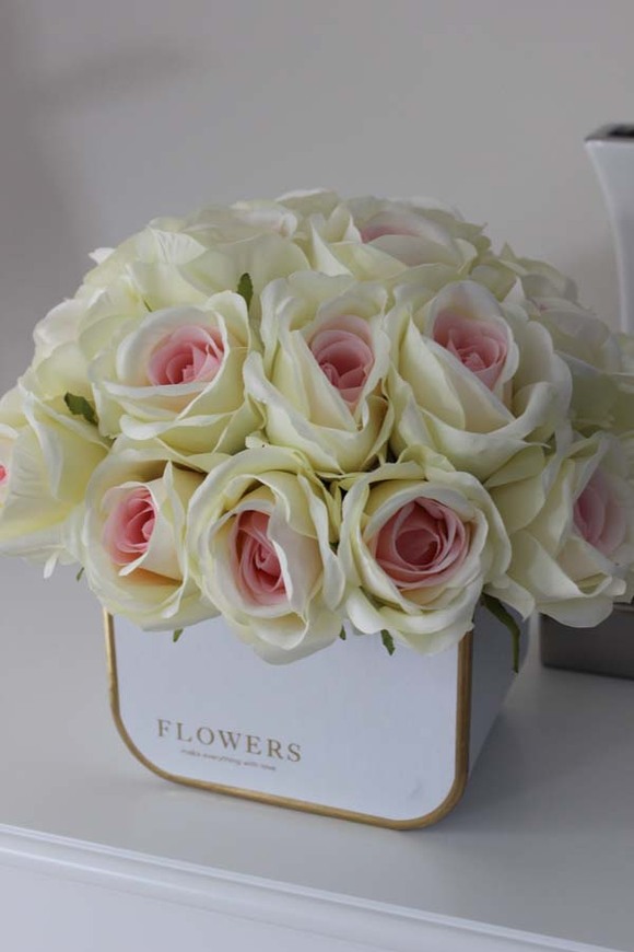 Milena, flowerbox / kompozycja kwiatowa / bukiet, wys.28cm