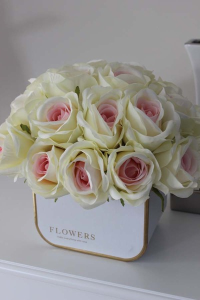 Milena, flowerbox / kompozycja kwiatowa / bukiet, wys.28cm