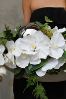 kompozycja kwiatowa Srebrna Dekoria w podłużnym naczyniu - łódce, dł.70cm