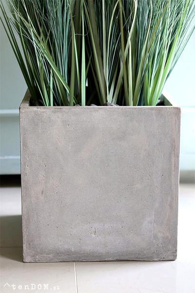 Concrete Square, wysokiej jakości sztuczna trawa w betonowej donicy, wys.100cm