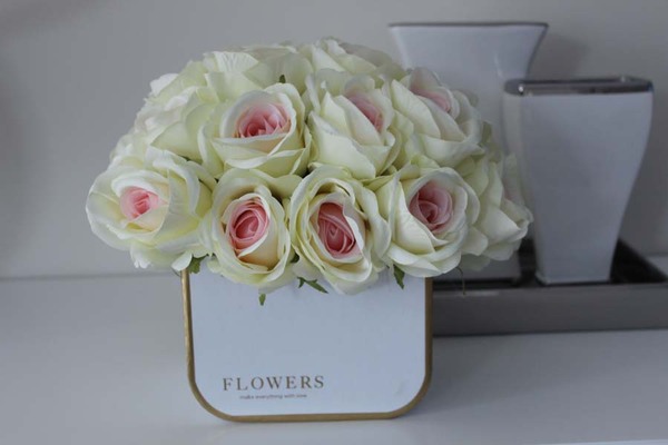 Milena, flowerbox / kompozycja kwiatowa / bukiet, wys.28cm