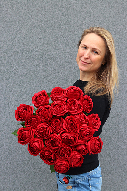 bukiet 25-ciu sztucznych czerwonych róż, Ariel wys.50cm