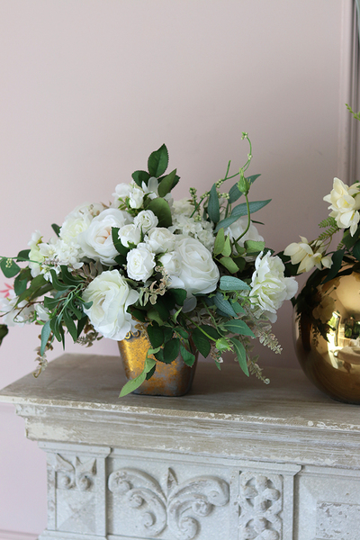 Komunia, kompozycja na stół w przecieranej złotej donicy, wys.35cm 