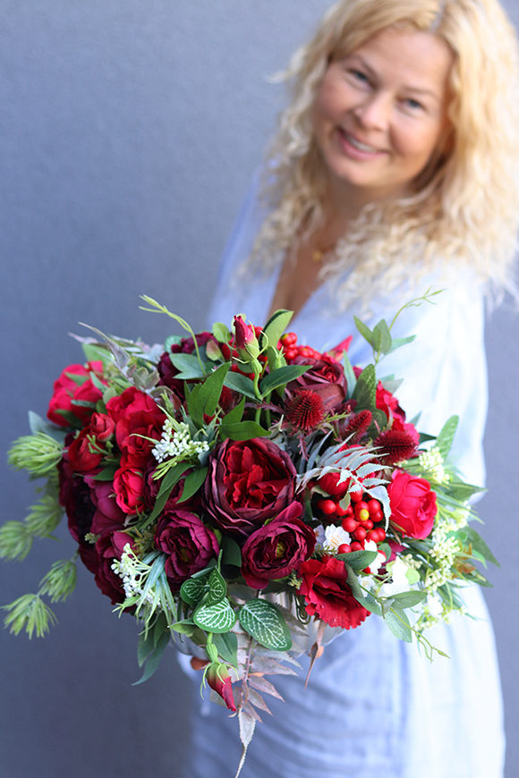 Reddina Silver, kompozycja kwiatowa w lustrzanym naczyniu, wym.34x55cm 