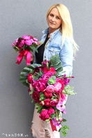 Burgund, komplet ciemno-różowych dekoracji nagrobnych, bukiet + kompozycja