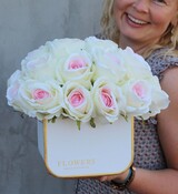 Milena, flowerbox / kompozycja kwiatowa / bukiet, wys.28cm