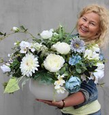 Blue Sanna, elegancka kompozycja w białym naczyniu, wys.50cm