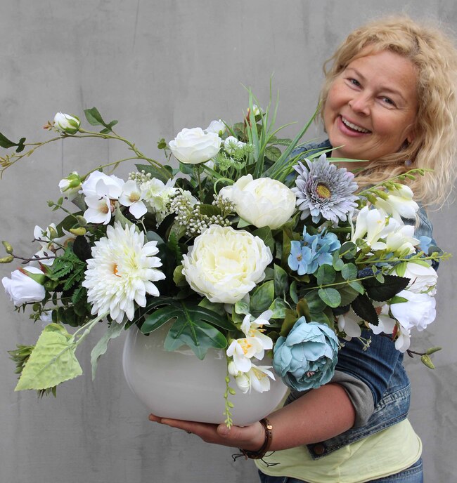 Blue Sanna, elegancka kompozycja w białym naczyniu, wys.50cm