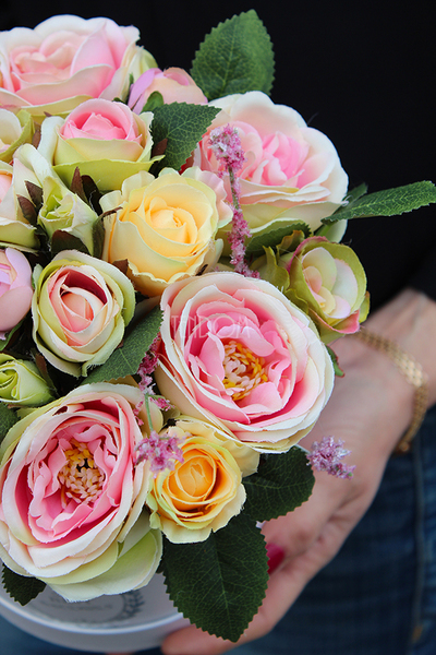 kompozycja kwiatowa / bukiet Flowerbox Roses, wys.24cm