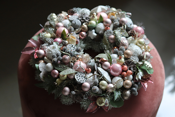 atrakcyjny świąteczny wianek/stroik, Pudrovy Glamour, śr.27cm