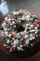 atrakcyjny świąteczny wianek/stroik, Pudrovy Glamour, śr.27cm
